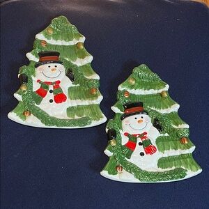 Vintage World Bazaar Inc 7” Christmas cookie plates (2)